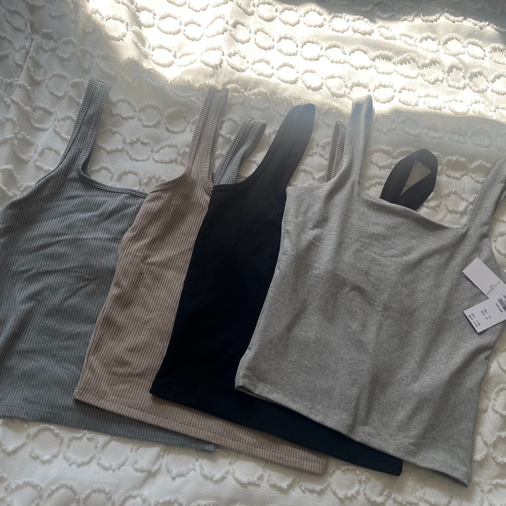 🌼HOLLISTER RIBBED SEAMLESS FABRIC TANK lot of 4🌼